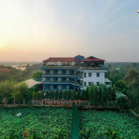 Khu Nghi Duong Huong Sen - Binh My, Cu Chi Hotel Ho Chi Minh City Exterior photo