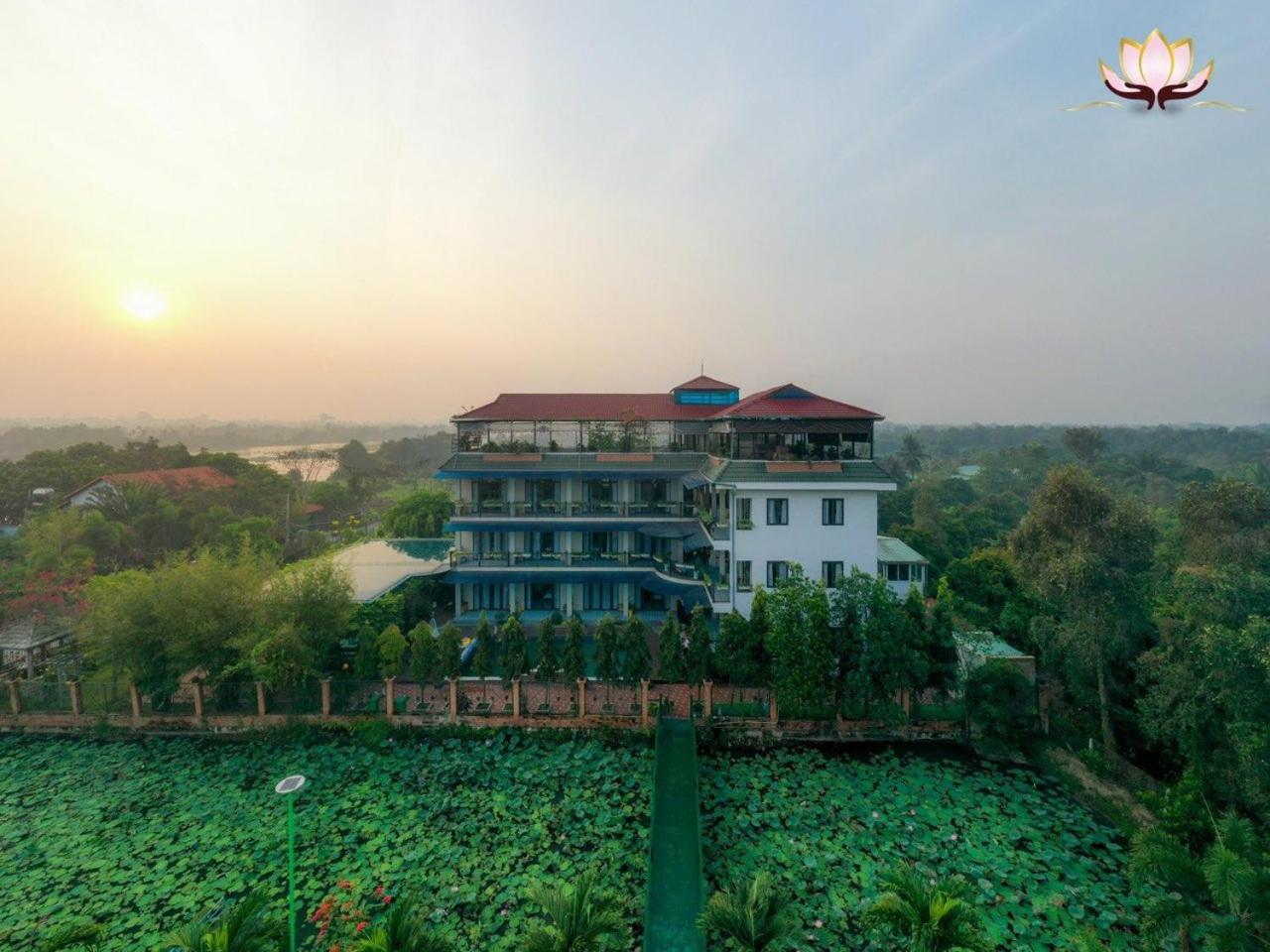 Khu Nghi Duong Huong Sen - Binh My, Cu Chi Hotel Ho Chi Minh City Exterior photo